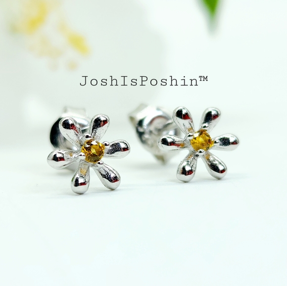 0.16CT. T.W. Genuine orange sapphire flower stud earrings in 925 sterlin…
